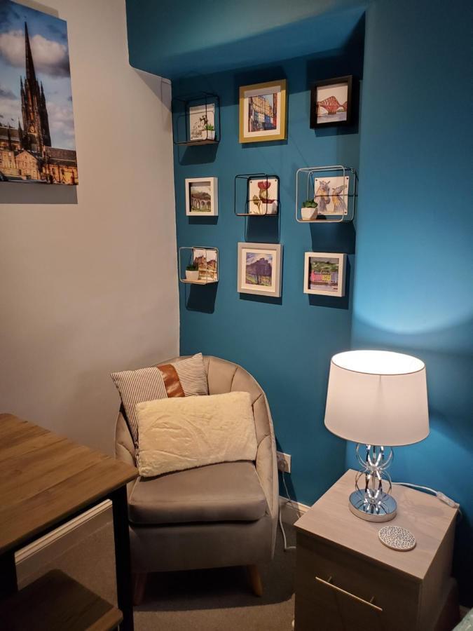 Carvetii - Mayhaven House - Tranquil Cul-De-Sac - 2 Bedrooms, Sleeps 4 Guests Dunfermline Exterior photo